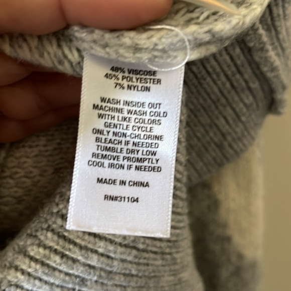 Crown & Ivy Long Sleeve Ruffle Animal Print Sweater SZ XL - Picture 6 of 7